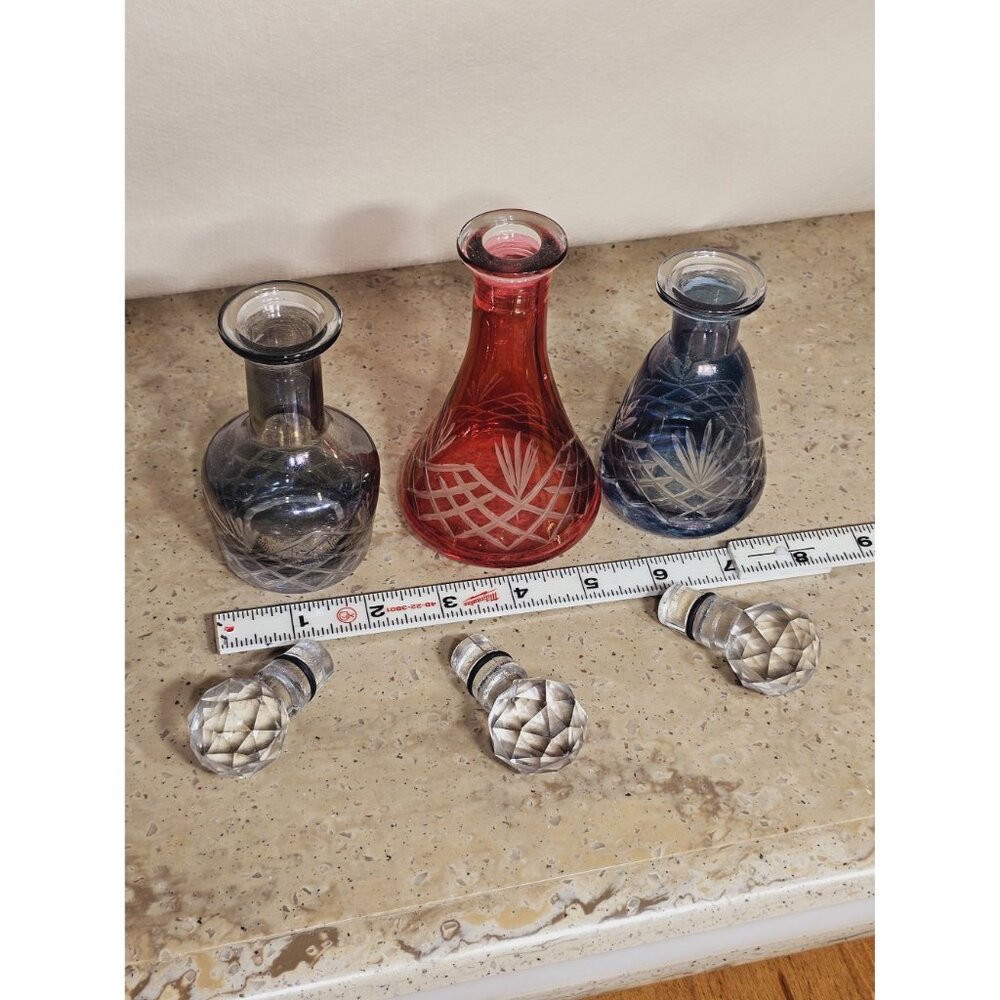 Elegant Glass Decanter Set - Red, Blue, Gray - Picture 9 of 9